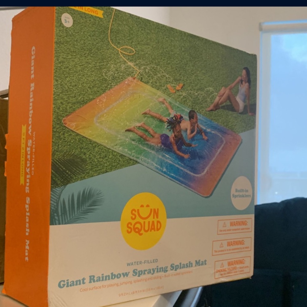 Sun Squad Giant Rainbow Spraying Splash Mat